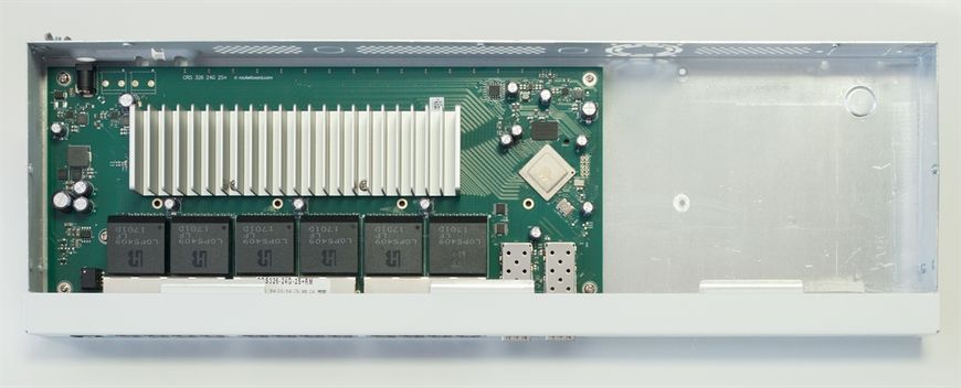 Комутатор MikroTik CRS326-24G-2S+RM 185184 фото