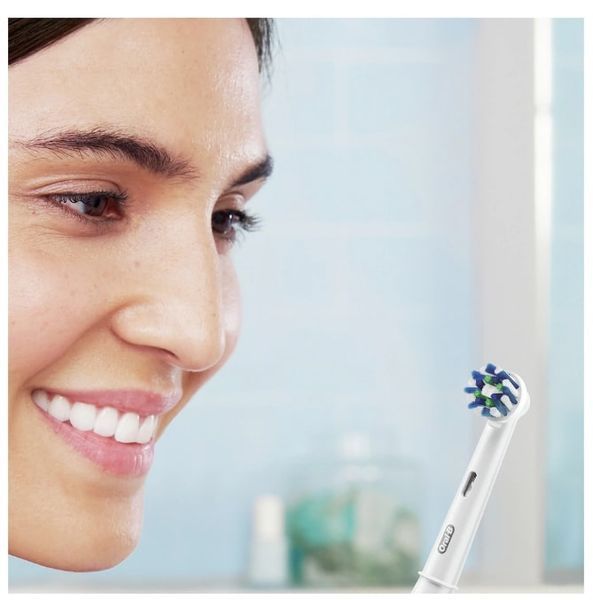 Зубна електрощітка Braun Oral-B Pro1 D305.513.3X CrossAction Black 509120 фото